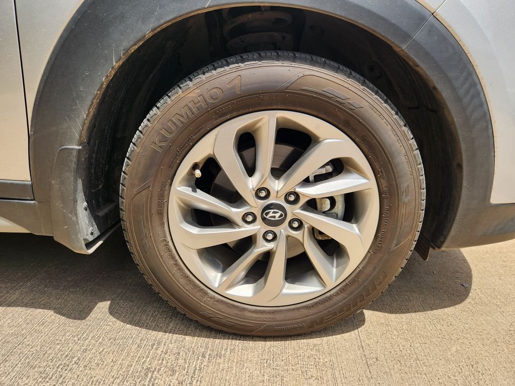 Used 2017 Molten Silver Hyundai SE image 9