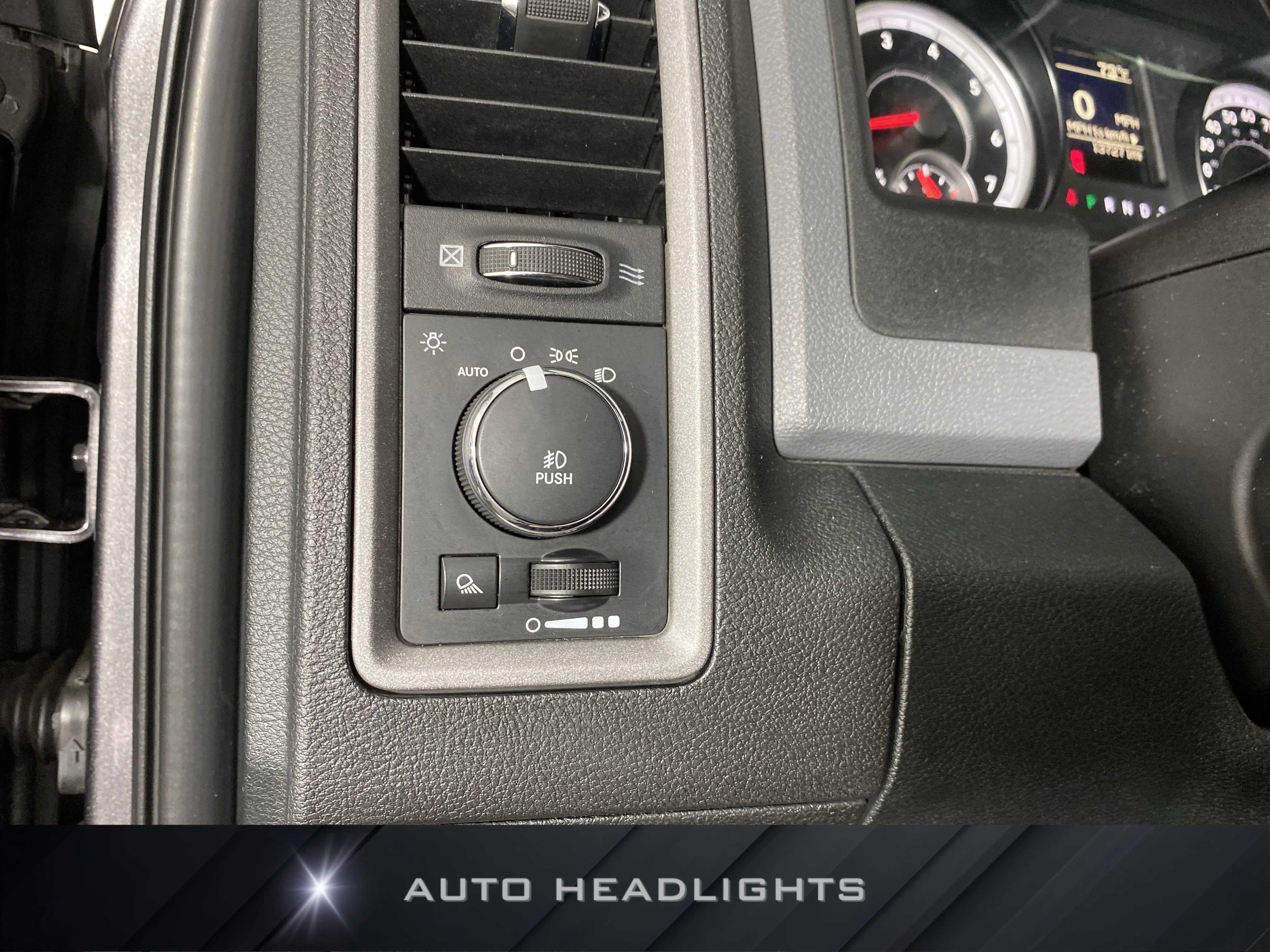 Used 2015 Granite Crystal Metallic Clearcoat Ram Express image 20