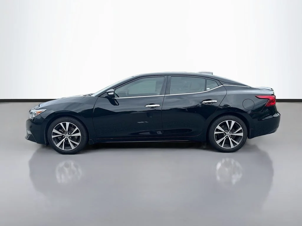Used 2016 Black Nissan Platinum image 8