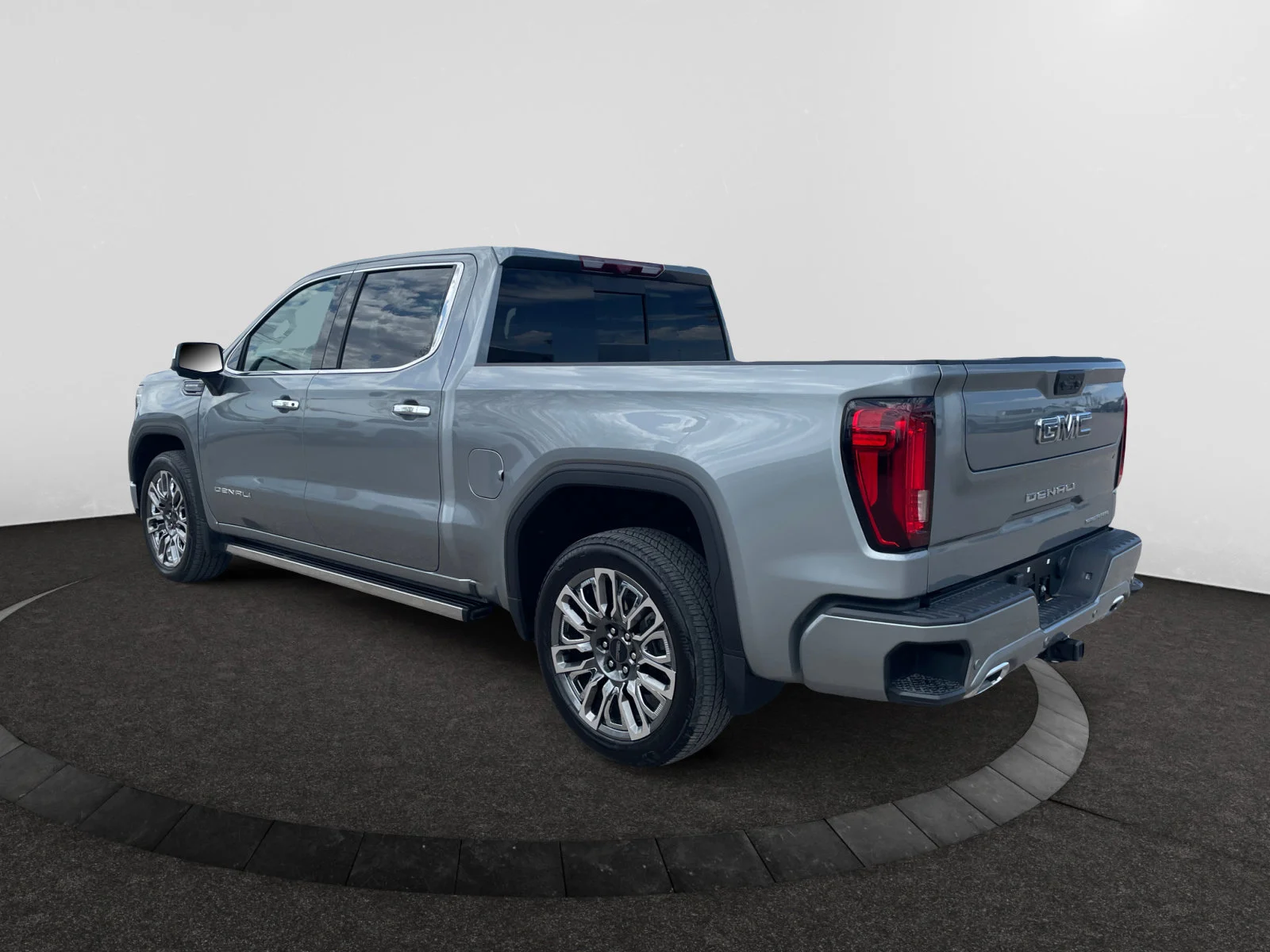 Used 2024 Gray GMC Denali Ultimate Crew Cab image 3