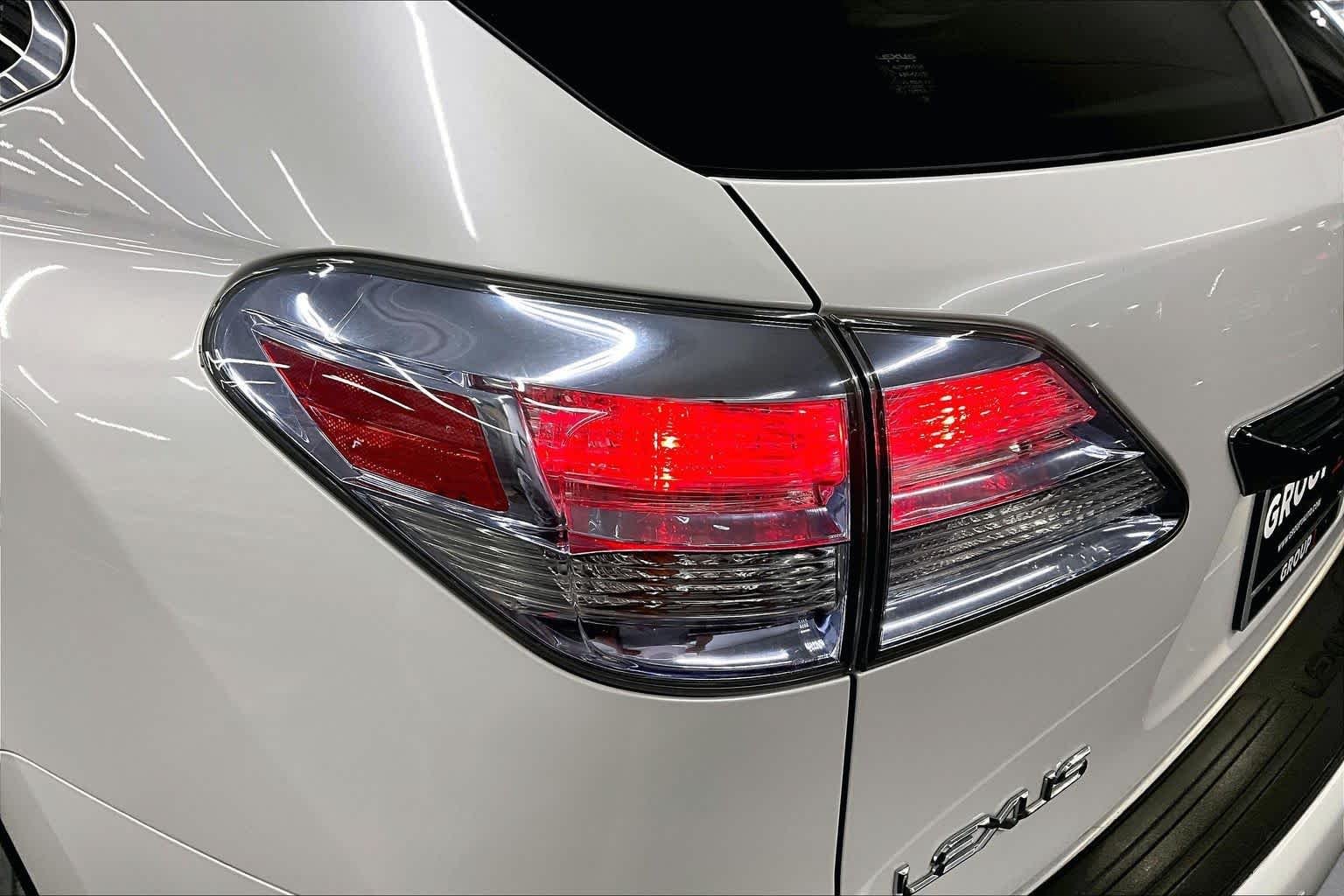 Used 2010 Starfire Pearl Lexus  image 28