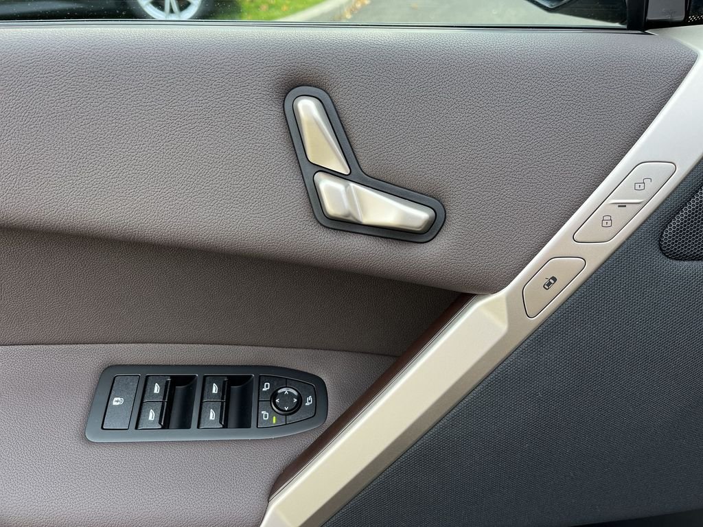 2026 BMW iX 45 - Photo 13