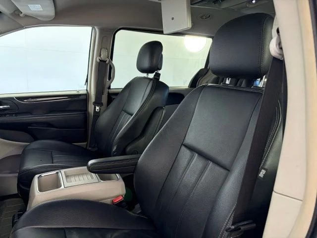 Used 2013 White Chrysler Touring image 11