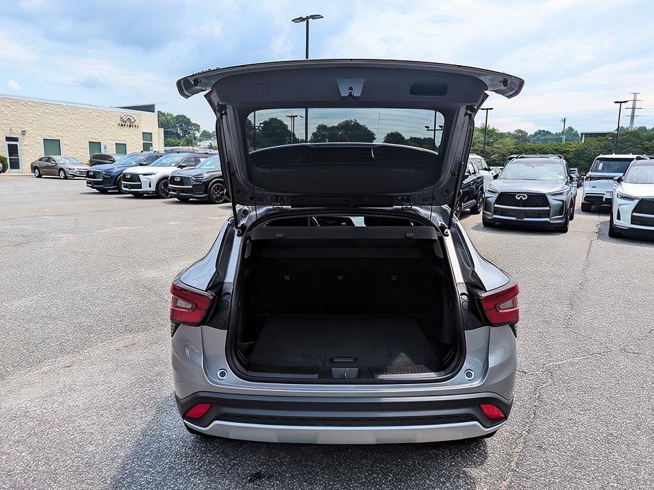 Used 2025 Sterling Gray Metallic Chevrolet LT image 27