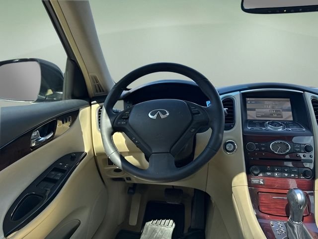Used 2017 Black INFINITI Base image 25