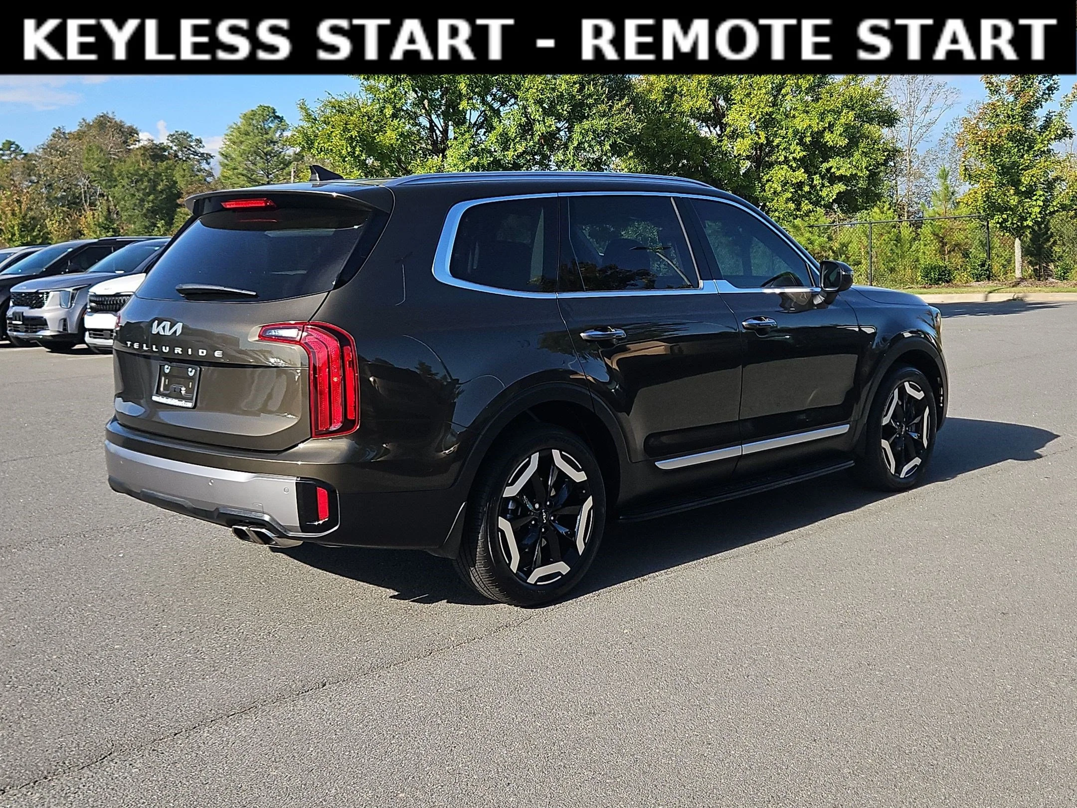 Used 2025 Dark Moss Kia S image 7
