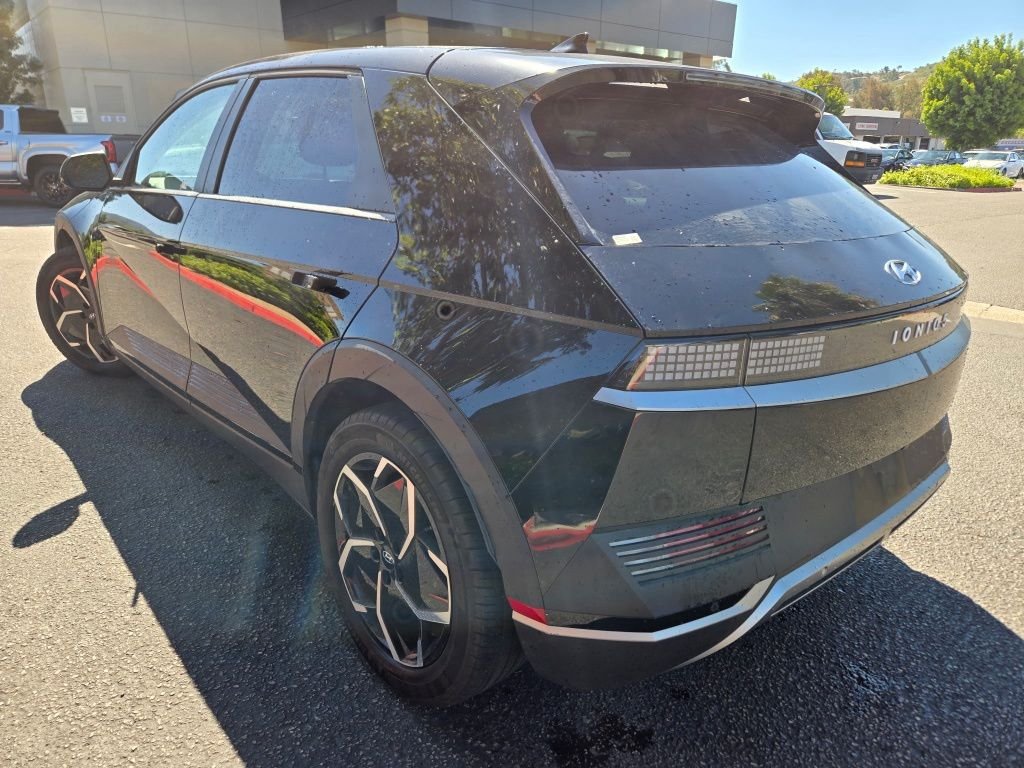 Used 2024 Black Hyundai SEL image 3