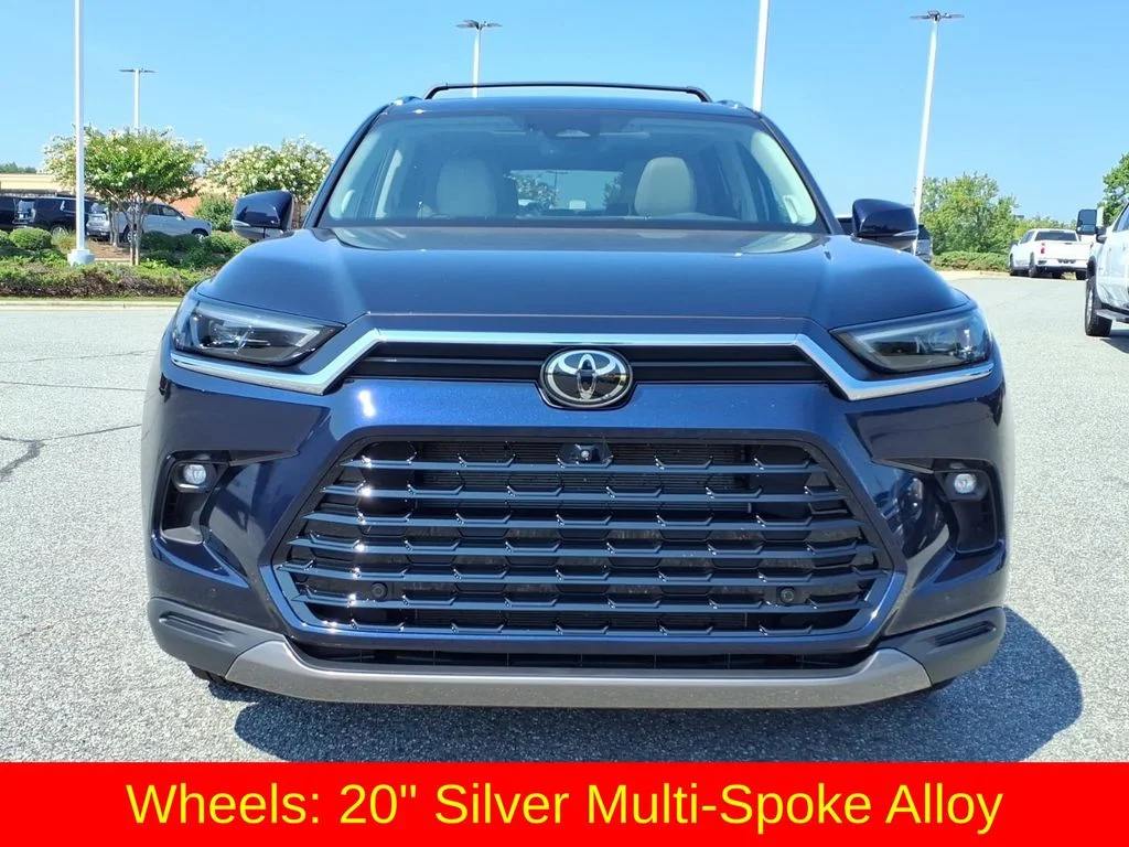 Used 2025  Toyota Limited image 27