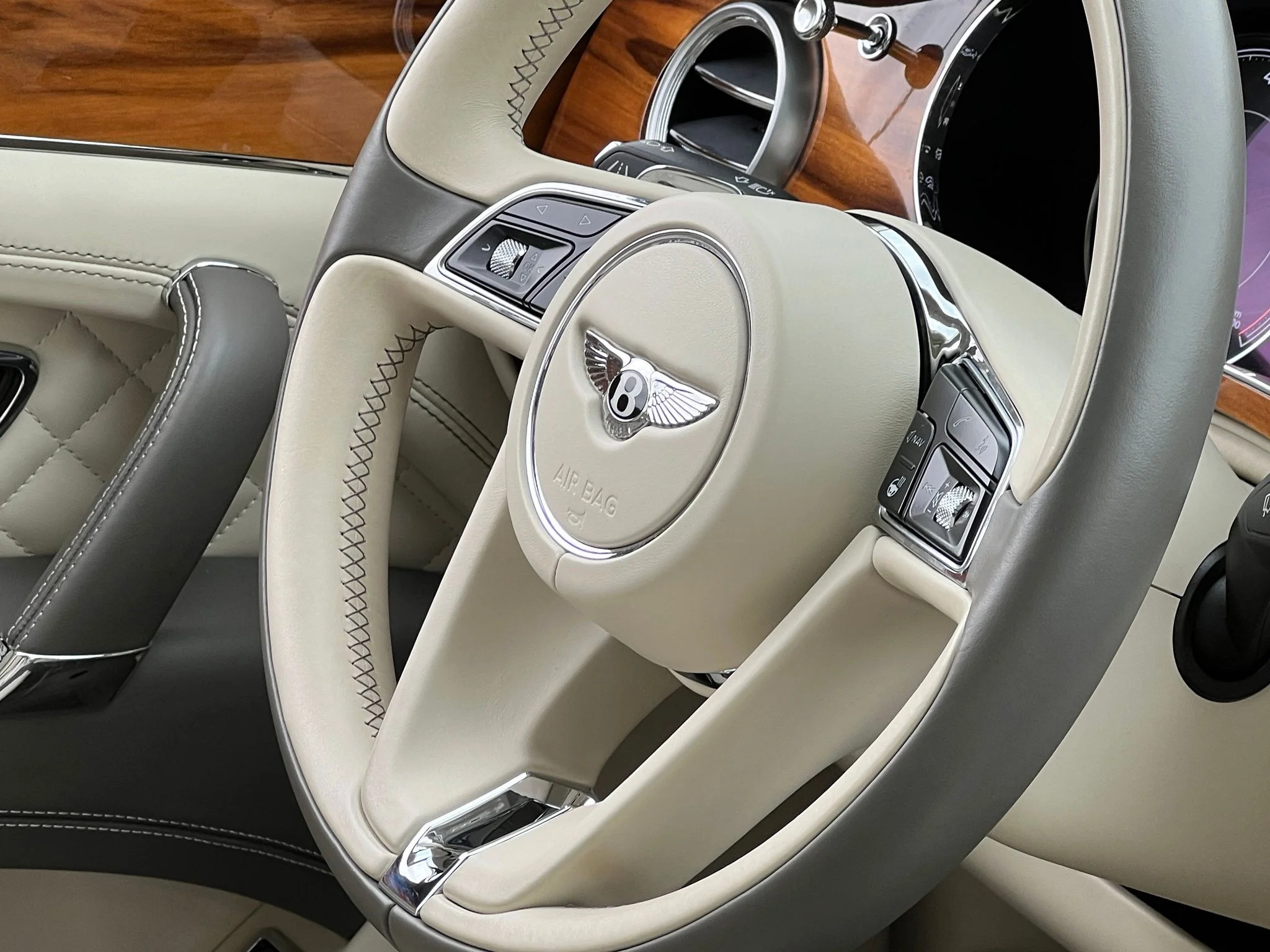 Used 2018  Bentley W12 image 41