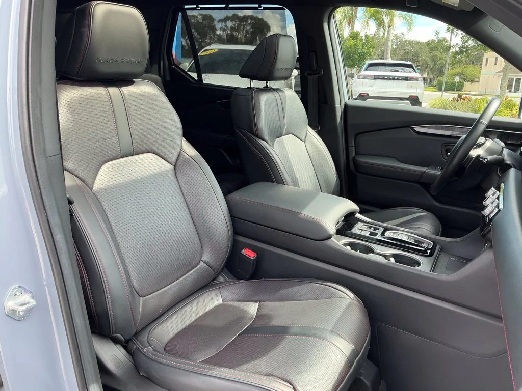 Used 2025  Honda Black Edition image 18