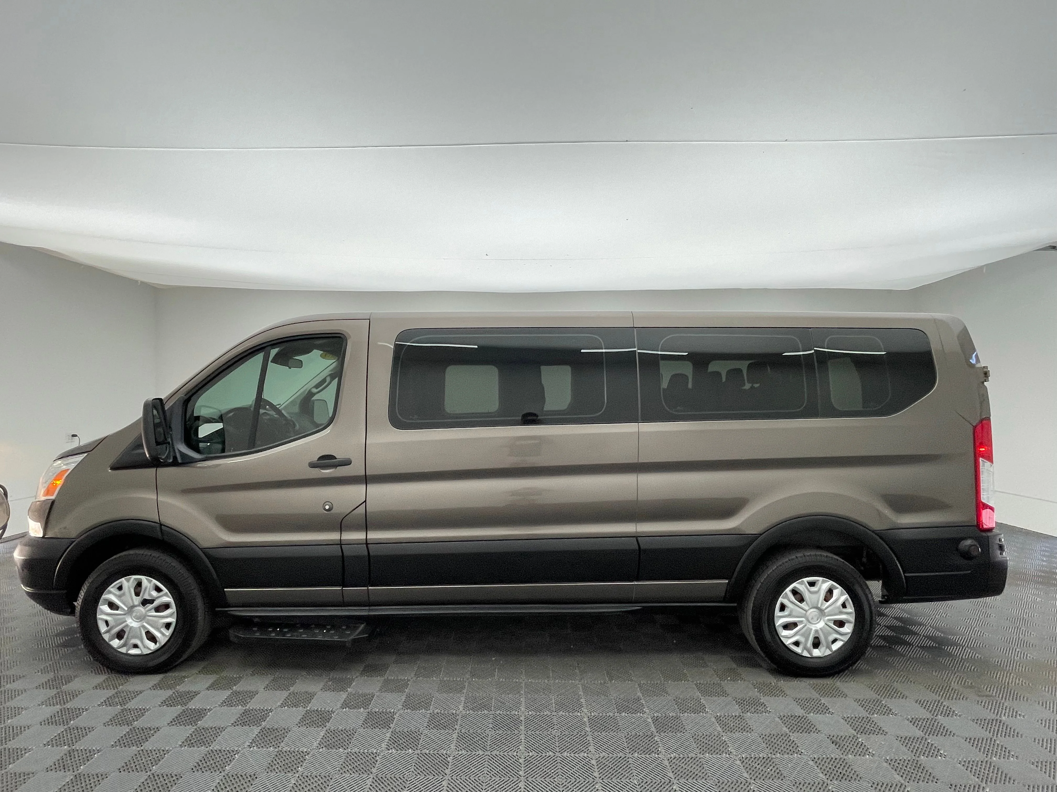 Used 2019 Stone Gray Metallic Ford XLT image 10
