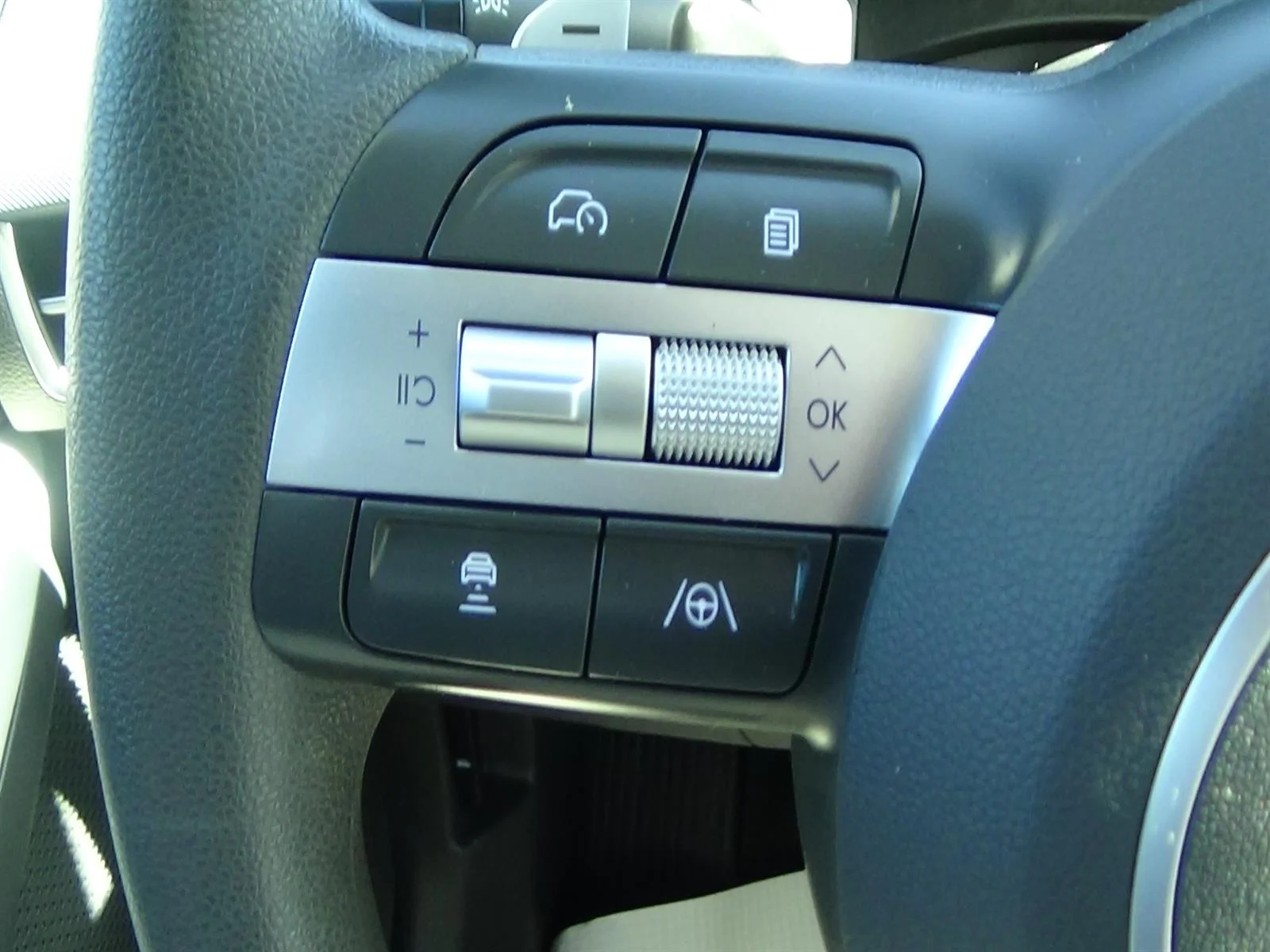 Used 2025 Abyss Black Pearl (a2b) Hyundai SEL image 19