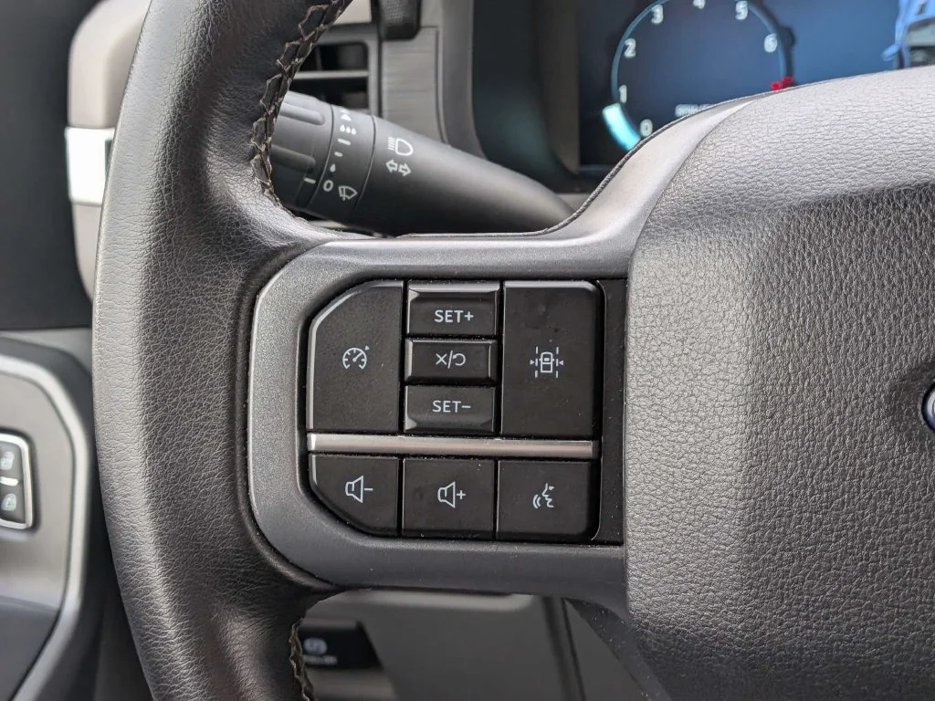 Certified Used 2025 Oxford White Ford XLT image 22