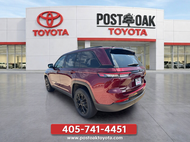 Used 2024 Red Jeep Altitude image 4