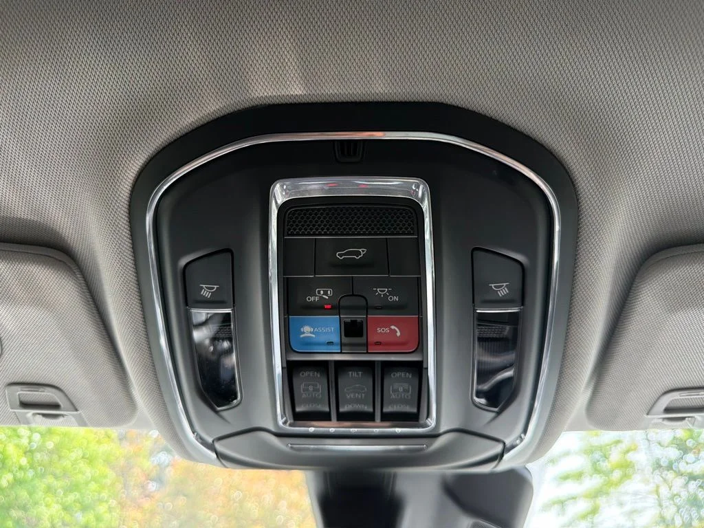 Used 2023 White Jeep 4xe image 27