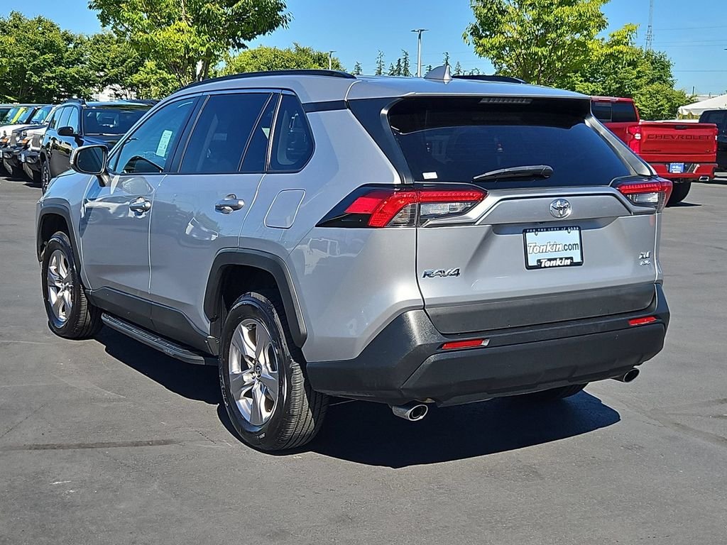 Used 2022 Silver Sky Metallic Toyota XLE image 4