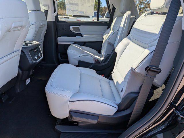New 2025 Agate Black Metallic Ford Platinum® image 30