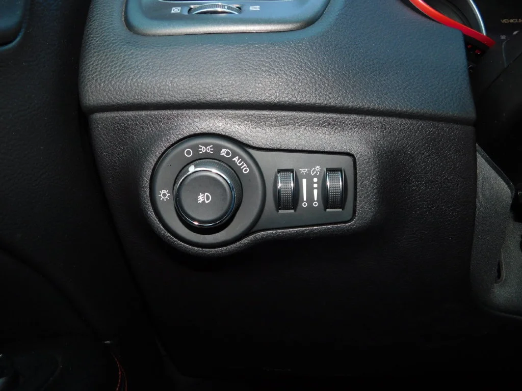 Used 2018 Laser Blue Jeep Trailhawk image 27