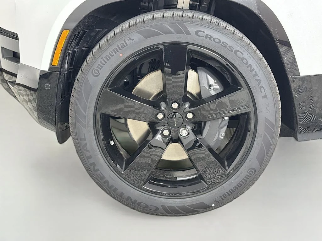 New 2026 Fuji White Land Rover X-Dynamic SE image 33