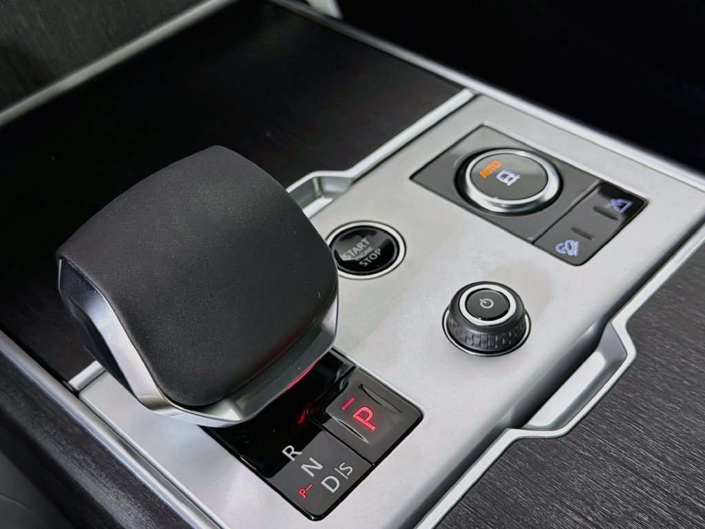 New 2027 Santorini Black Land Rover SE image 17
