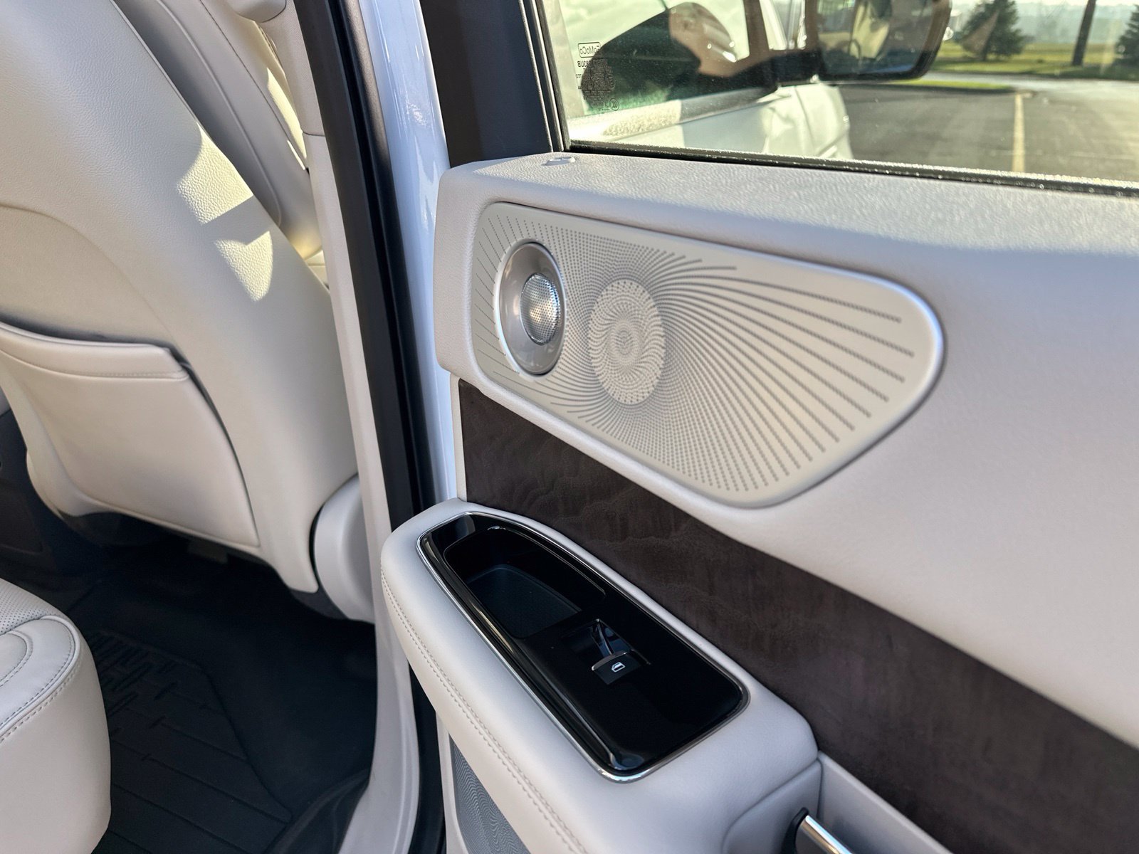 Used 2019 White Lincoln Reserve image 42