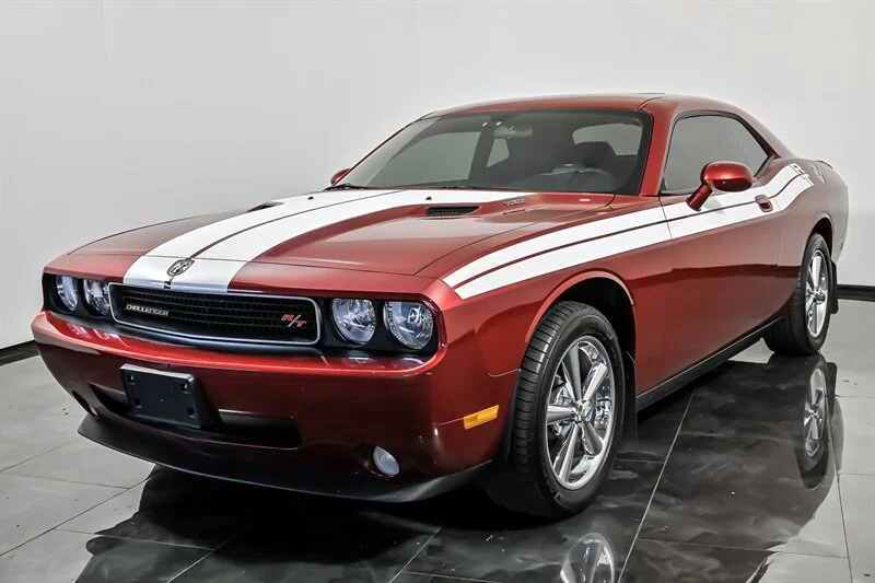 Used 2010 Inferno Red Crystal Pearl Coat Dodge R/T image 5
