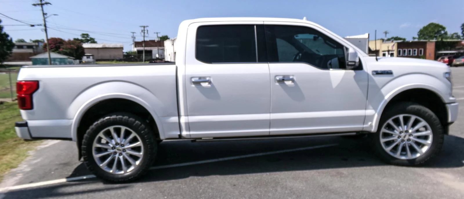 Used 2019 White Platinum Metallic Tri-Coat Ford Limited image 5