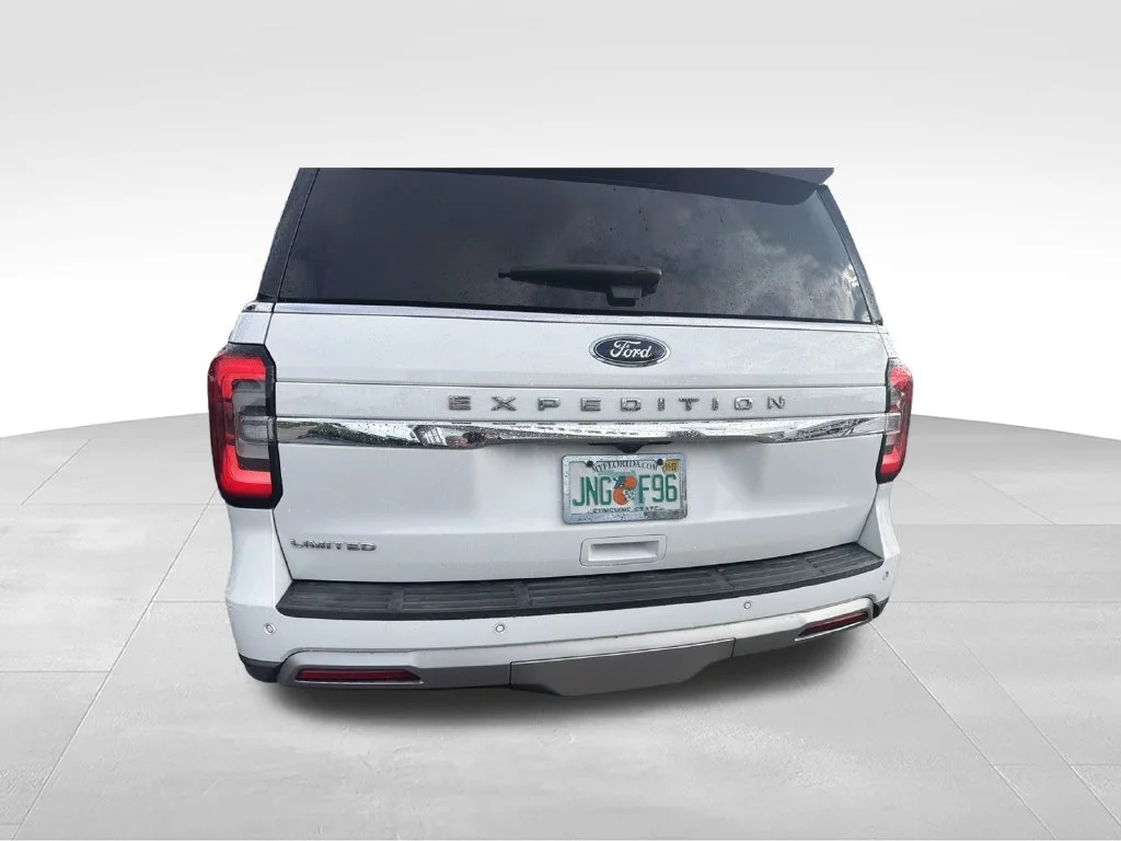 Used 2022 White Ford Limited image 19