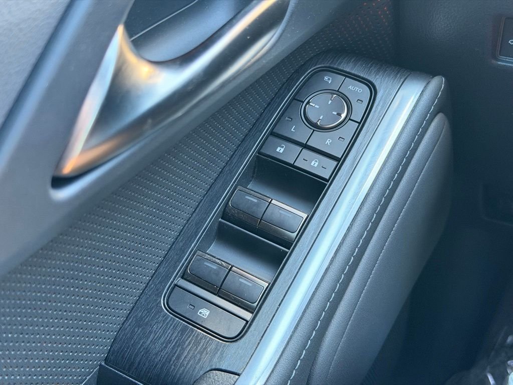 Used 2024  Lexus 550 Premium+ image 30
