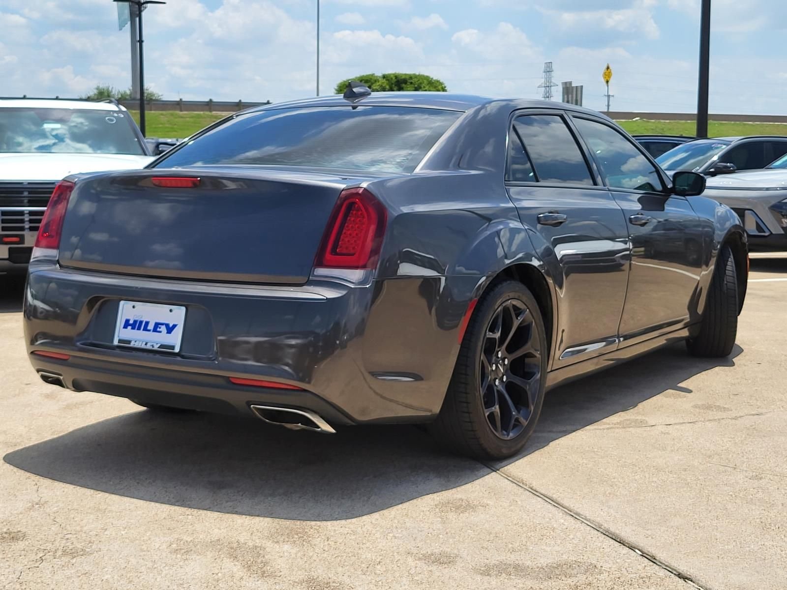 Used 2019 Granite Crystal Metallic Clearcoat Chrysler Touring image 4
