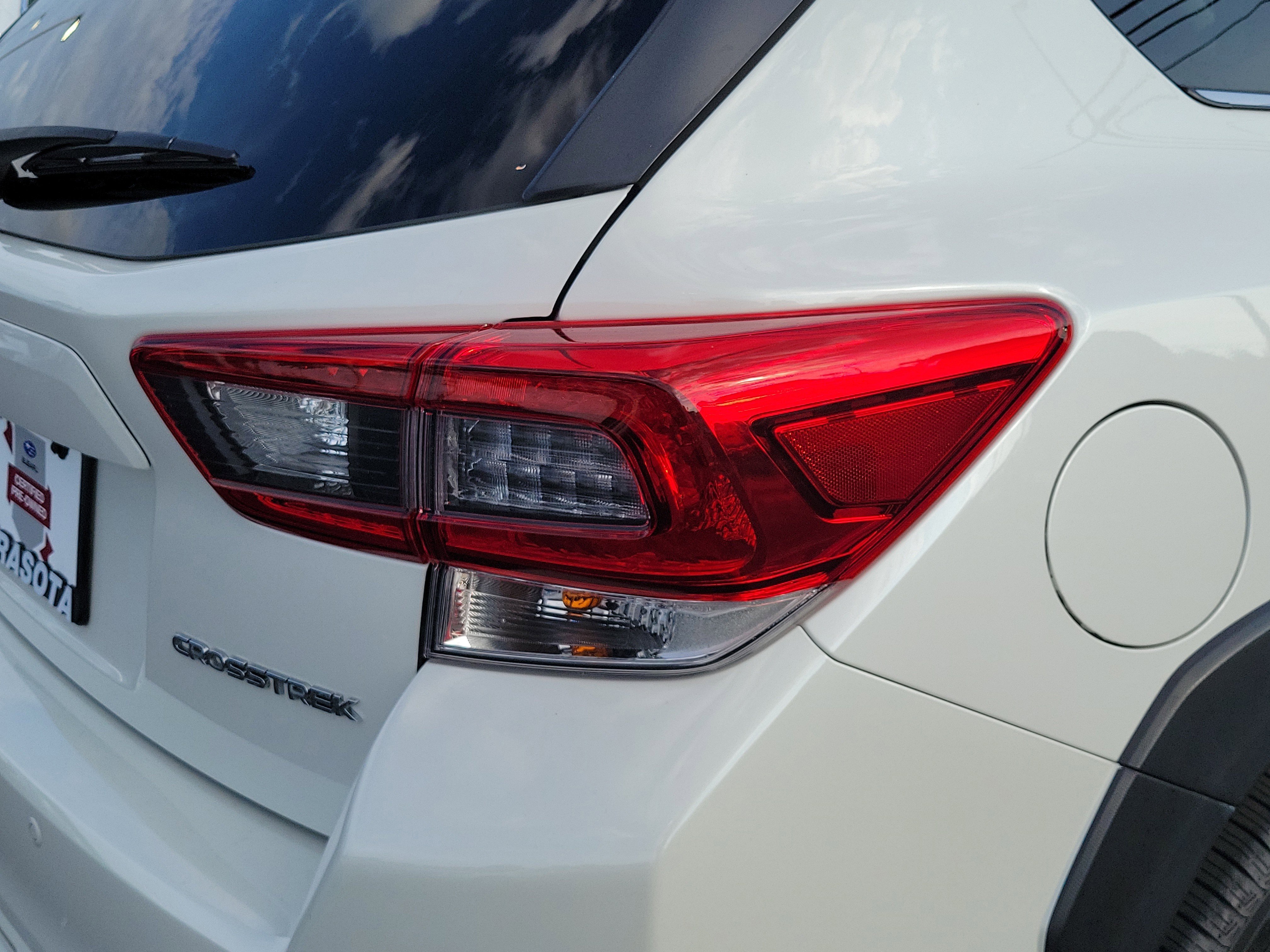 Used 2022 Crystal White Pearl Subaru Limited image 10