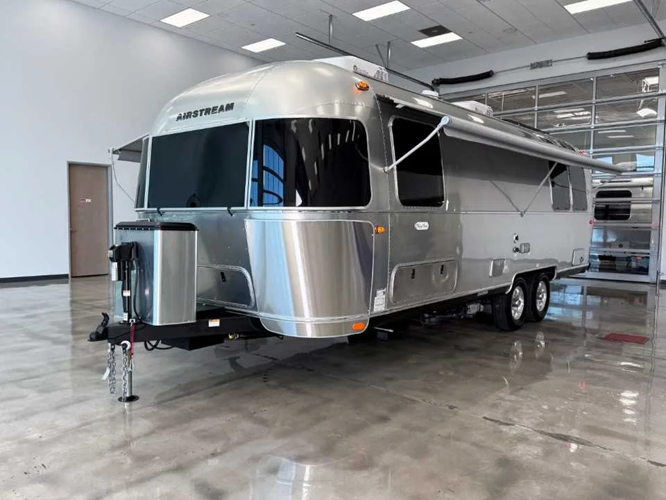 Used 2025 SILVER AIRSTREAM  image 15