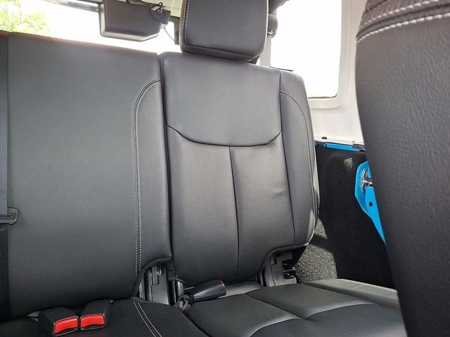 Used 2017  Jeep Unlimited Sahara image 14
