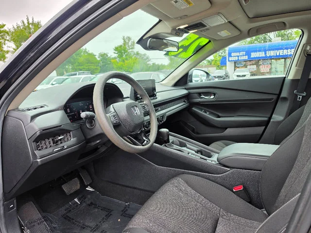 Used 2025 Crystal Black Pearl Honda SE image 21