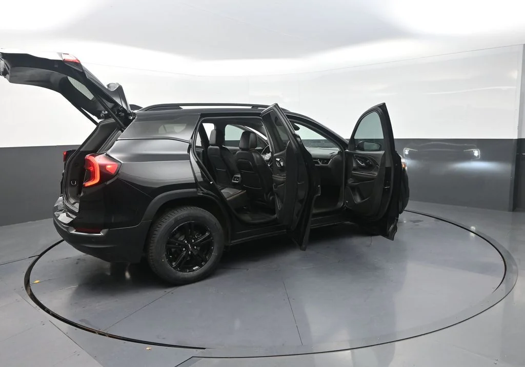Used 2022 Black GMC AT4 image 38