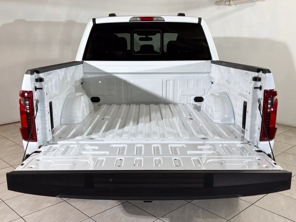 New 2026 Oxford White Ford XLT image 19