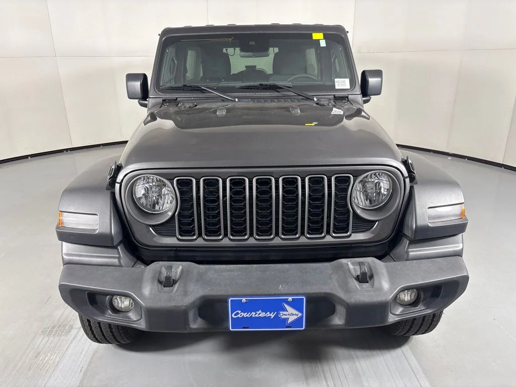 Used 2025 Crystal Metallic Jeep Sport S image 3