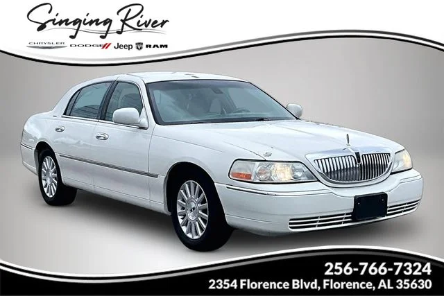 2003 Lincoln Town Car Premium Signature's photo