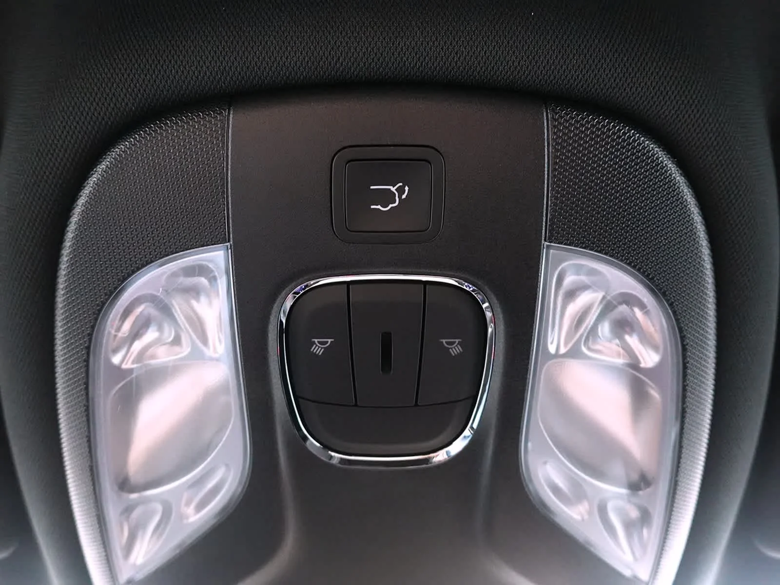 New 2026 Diamond Black Crystal Pearl-Coat Exterior Paint Jeep Limited Altitude image 28