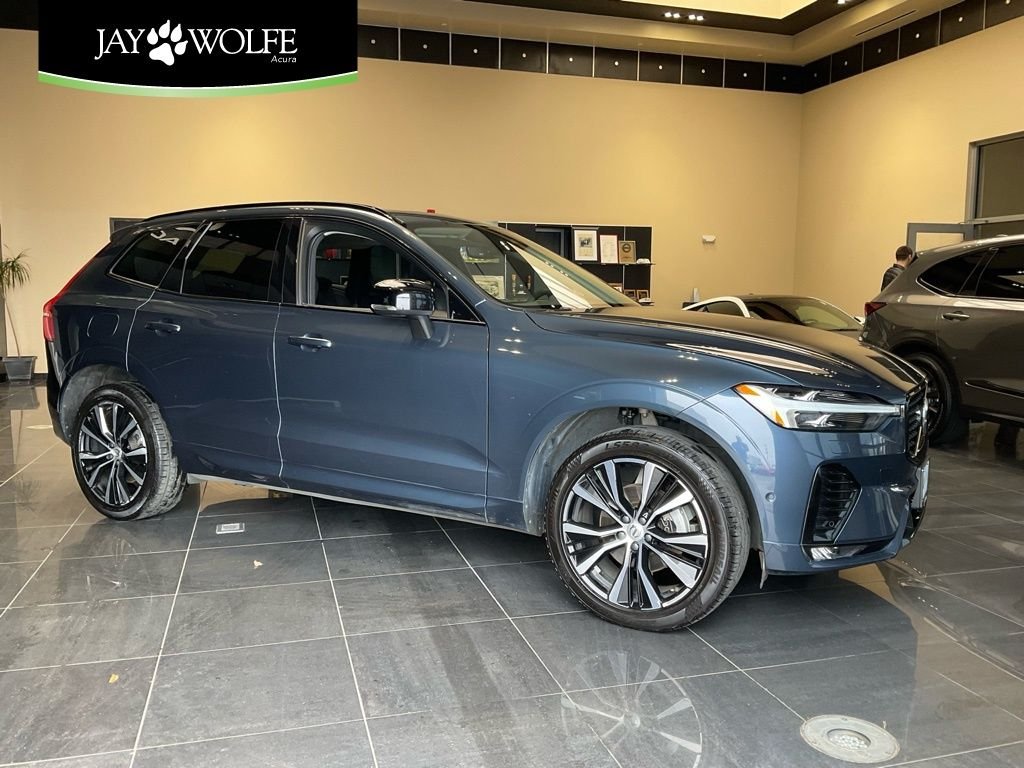 2024 Volvo XC60 B5 Plus Dark Theme AWD's photo
