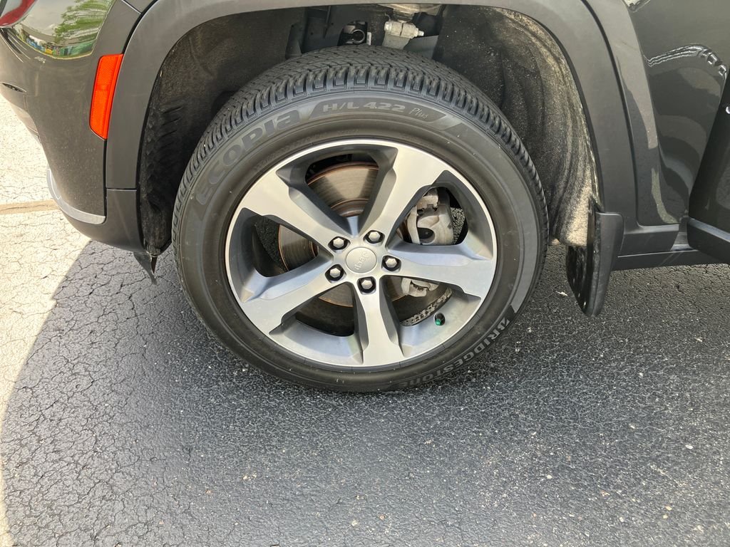 Used 2023 Gray Jeep Limited image 30