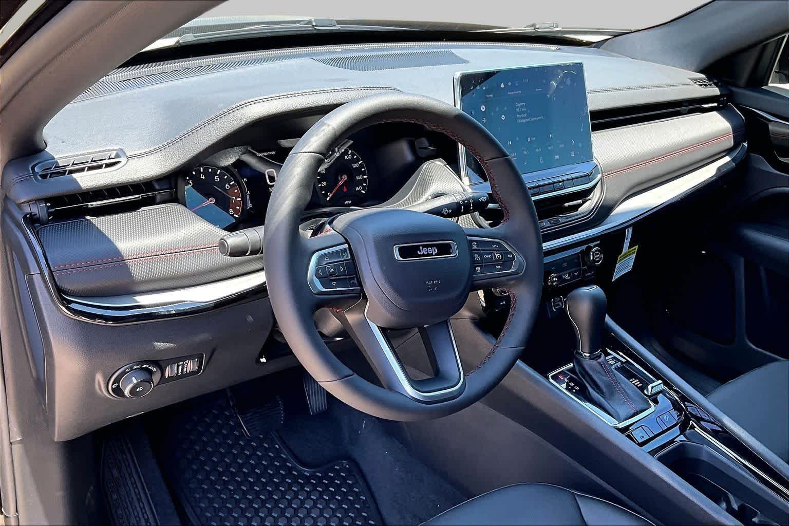 New 2026 Diamond Black Crystal Pearl-Coat Exterior Paint Jeep Trailhawk image 9