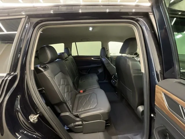 Used 2025 Black Volkswagen 2.0T SE w/Technology image 25