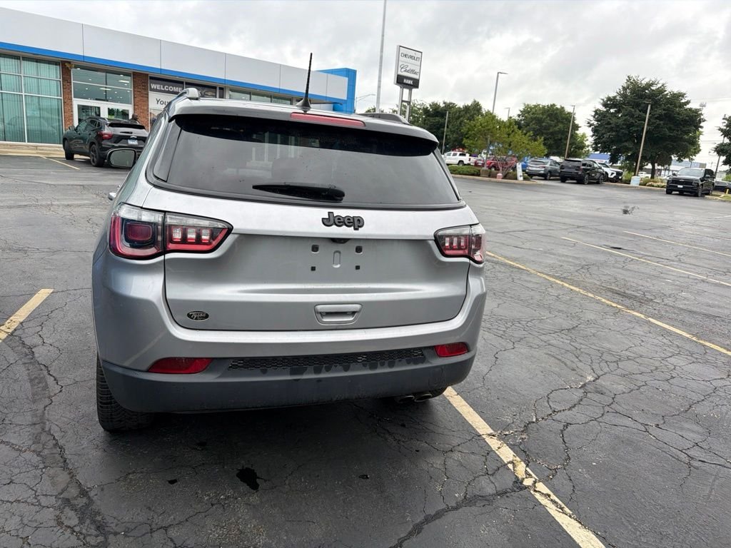 Used 2021 Silver Jeep Latitude image 5