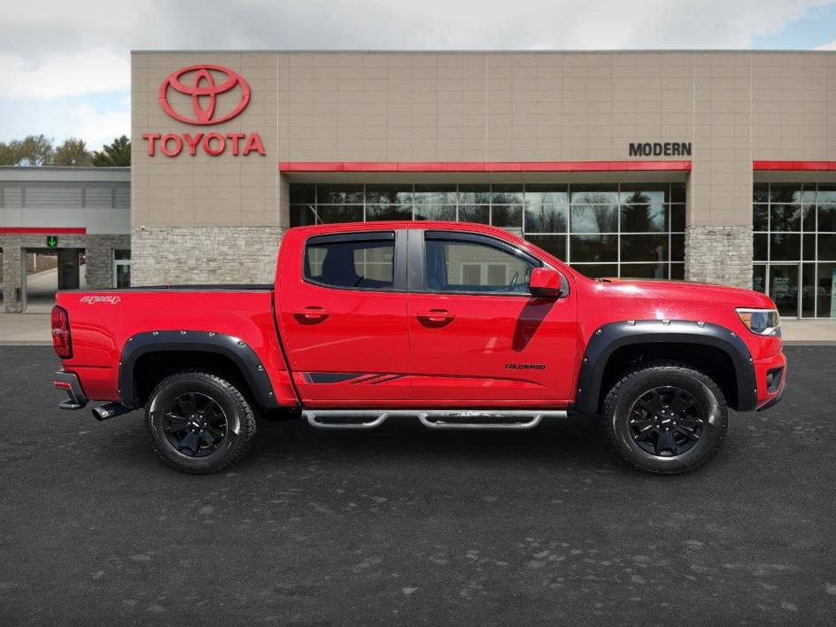 Used 2018 Red Hot Chevrolet 4WD LT image 4