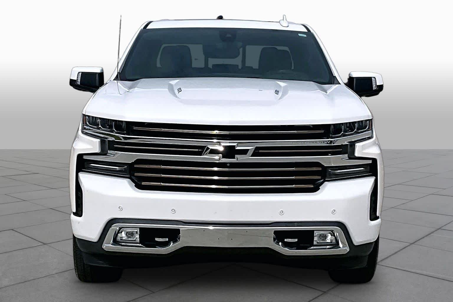 Used 2020 Iridescent Pearl Tricoat Chevrolet High Country image 3