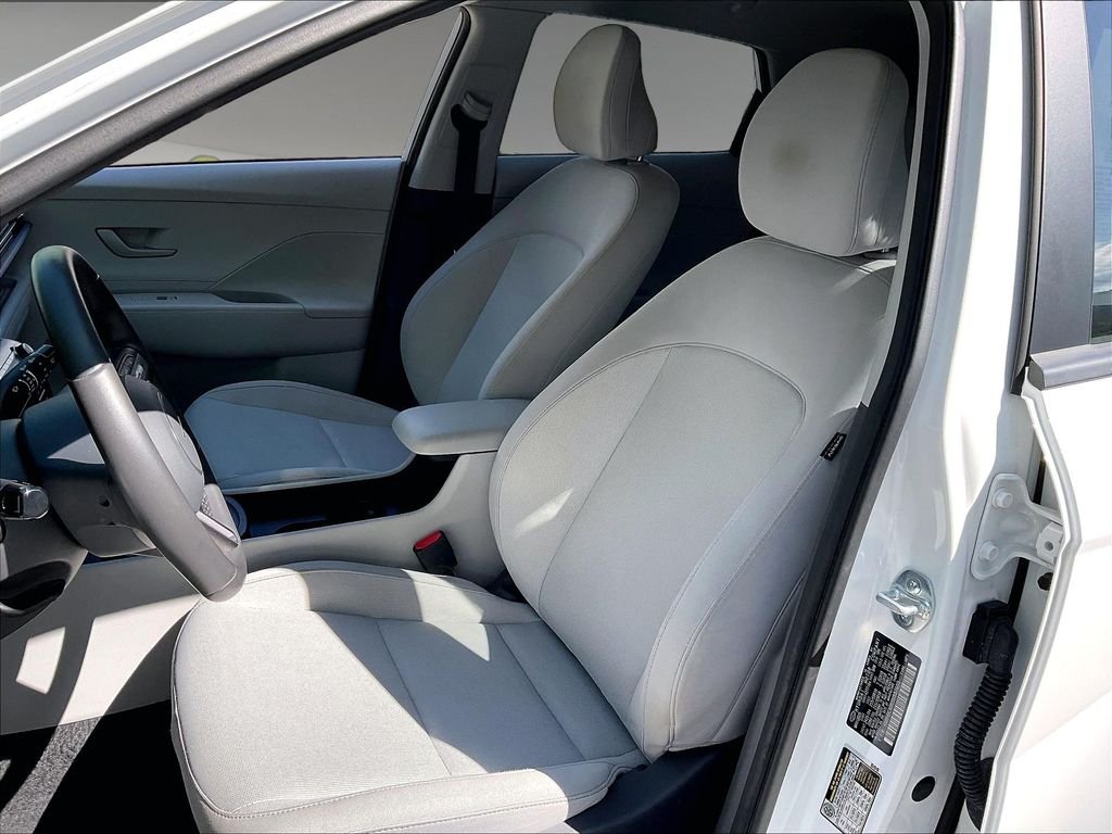 Used 2025 Atlas White Hyundai SEL image 10