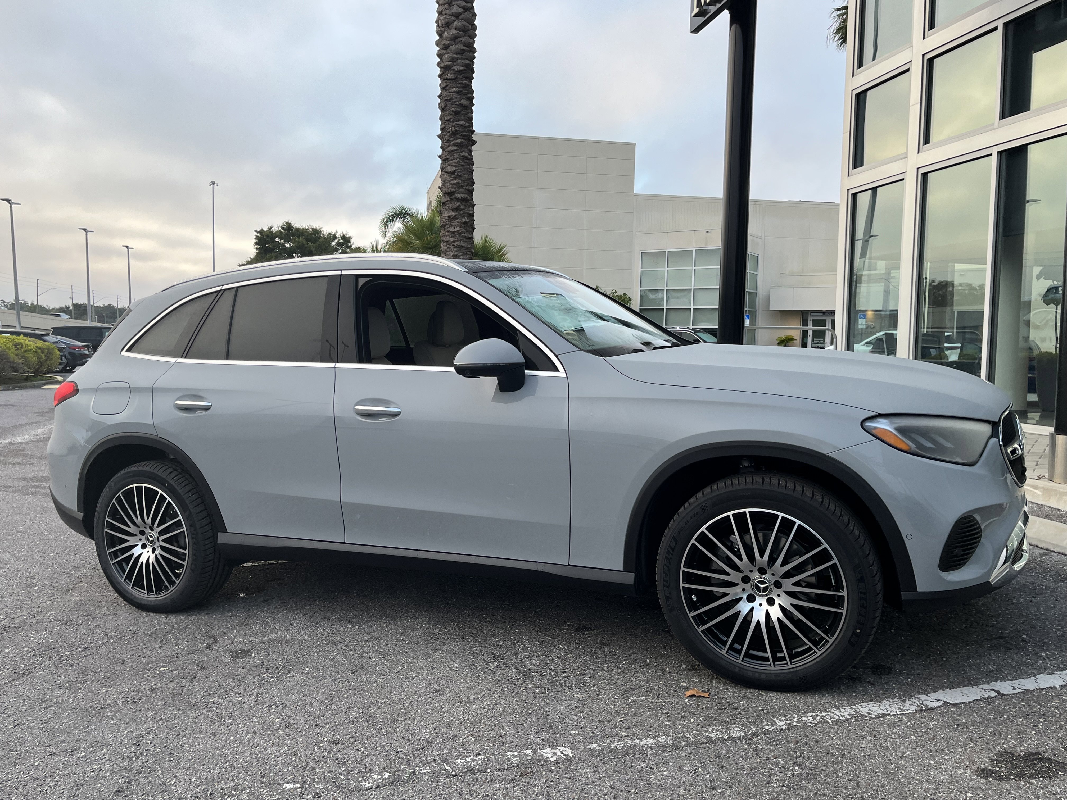 New 2026 MANUFAKTUR Alpine Grey Mercedes-Benz GLC 300 image 9