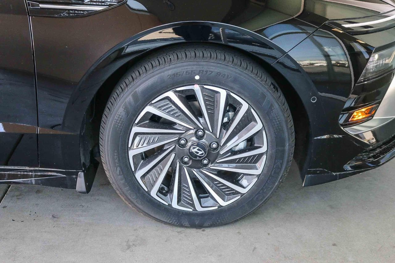 New 2025 Black Hyundai Limited image 11