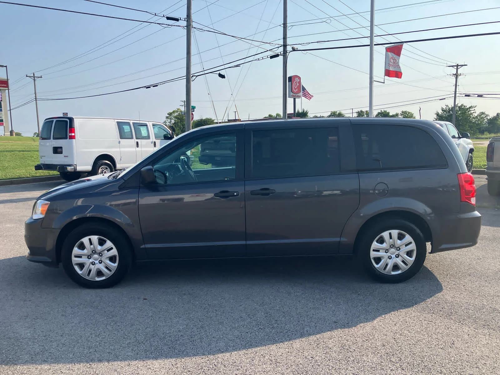 Used 2019 Granite Pearlcoat Dodge SE image 4